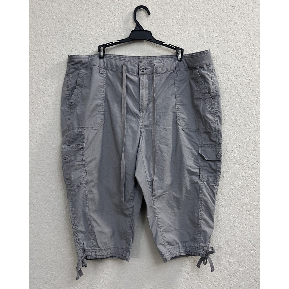 Vintage 2000s/ Y2K Woman's  St. John's Bay Grey Cargo Capri Pants (Size: 20)